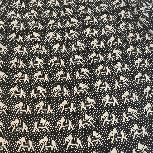 41 Hawthorn Black and White Blouse - Picture 3 of 6